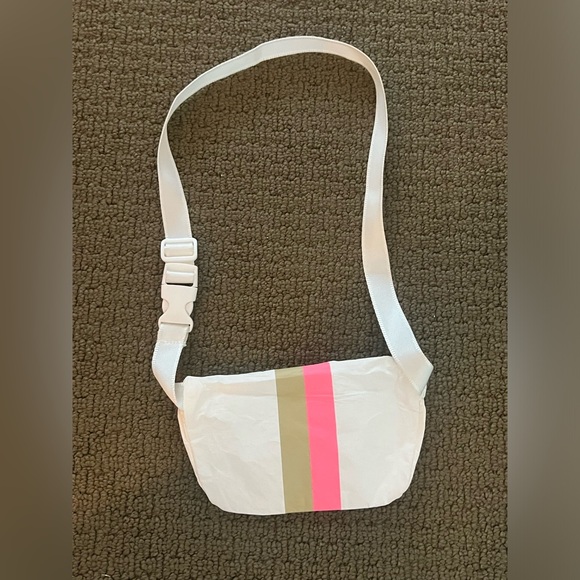 White phany pack - Picture 3 of 3